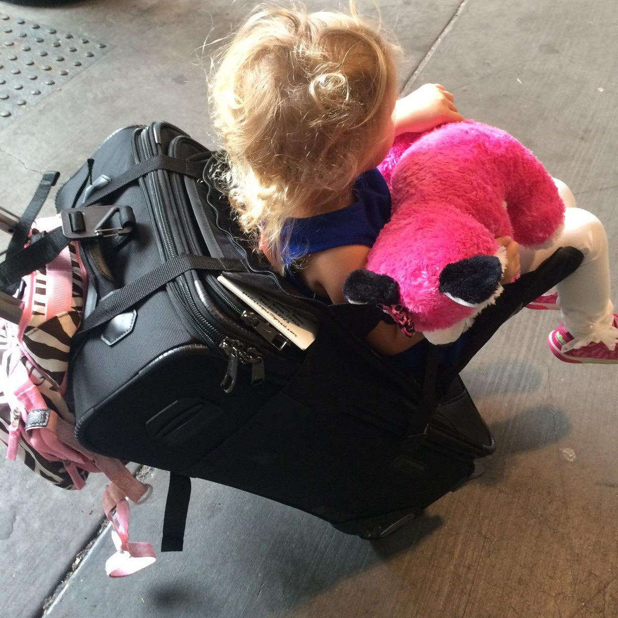 Ride-On Suitcase Seat – Portable Child Travel Seat for Airport Trips