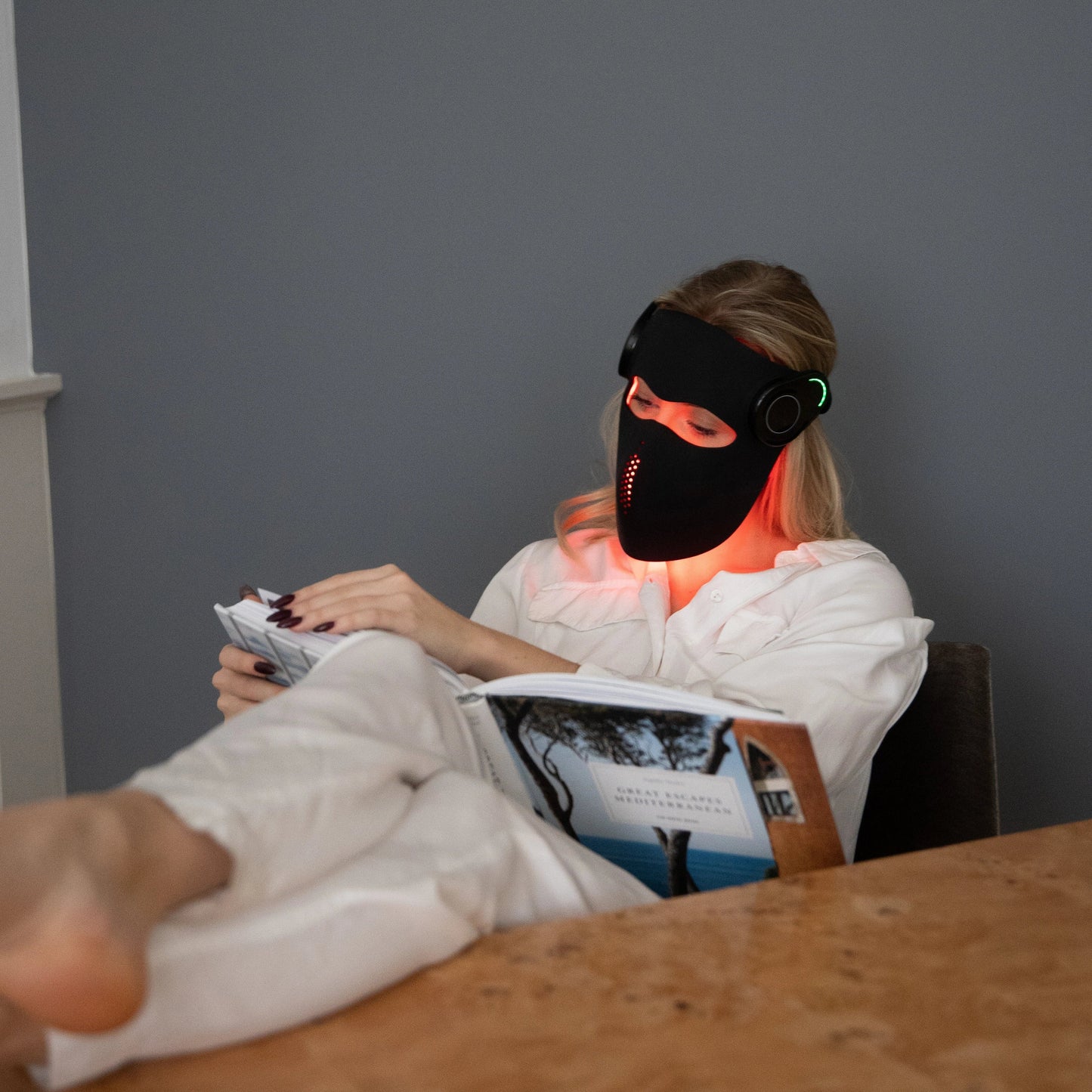 Full-Face LED Phototherapy Device – Multi-Wavelength Light Therapy for At-Home Skincare