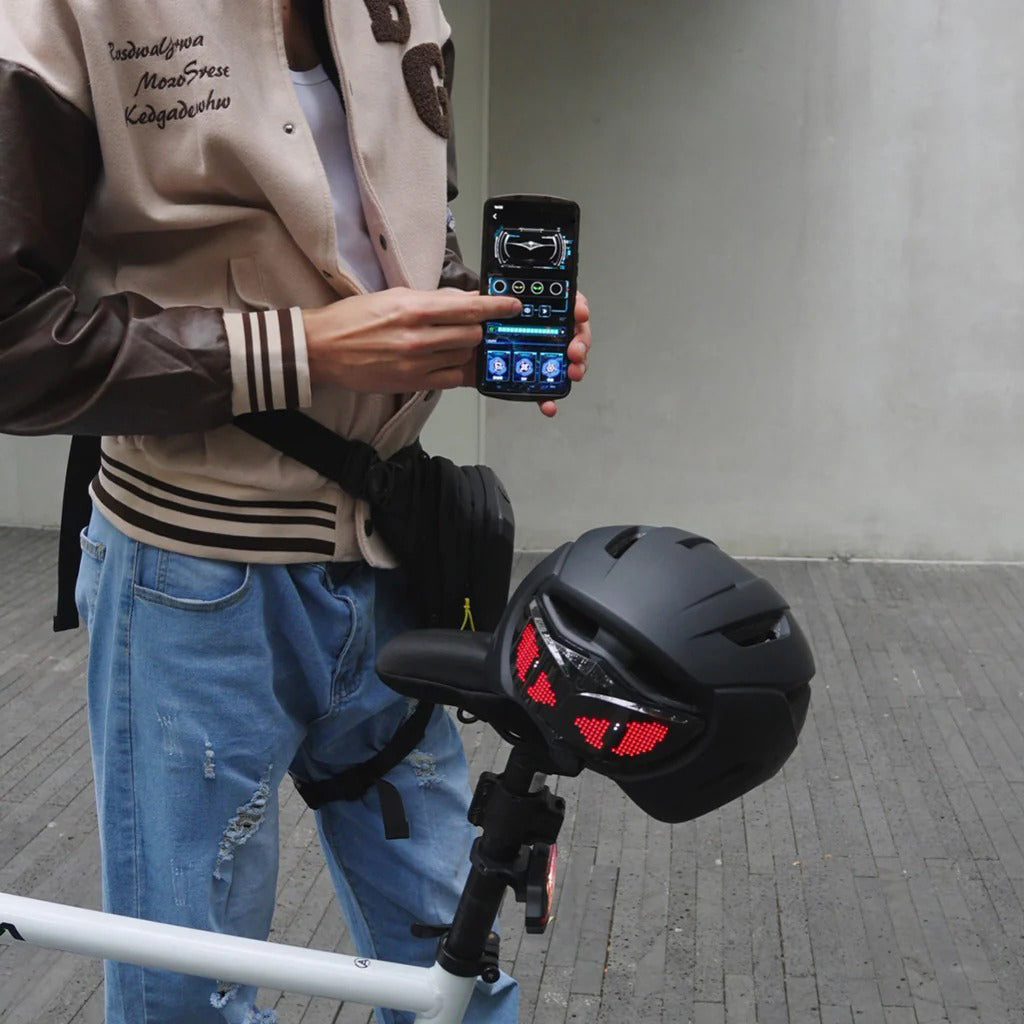 Smart LED Helmet Display – Bluetooth Customizable Animations for Motorcycle & Bike Helmets
